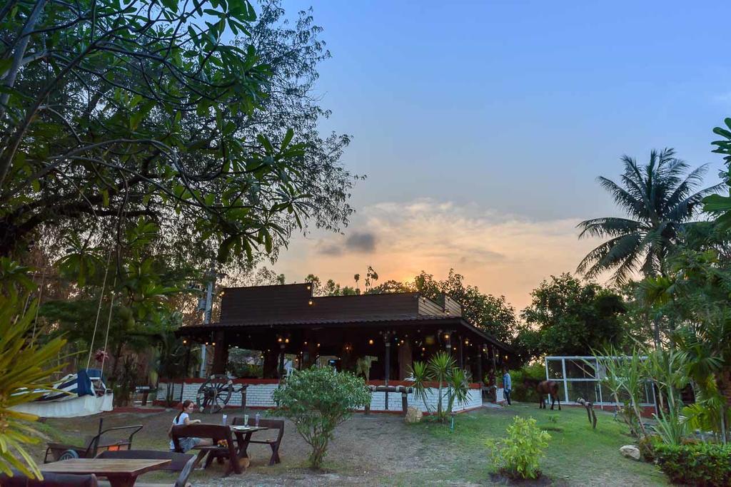 Cowboy Farm Resort Pattaya Ban Huai Yai Екстериор снимка