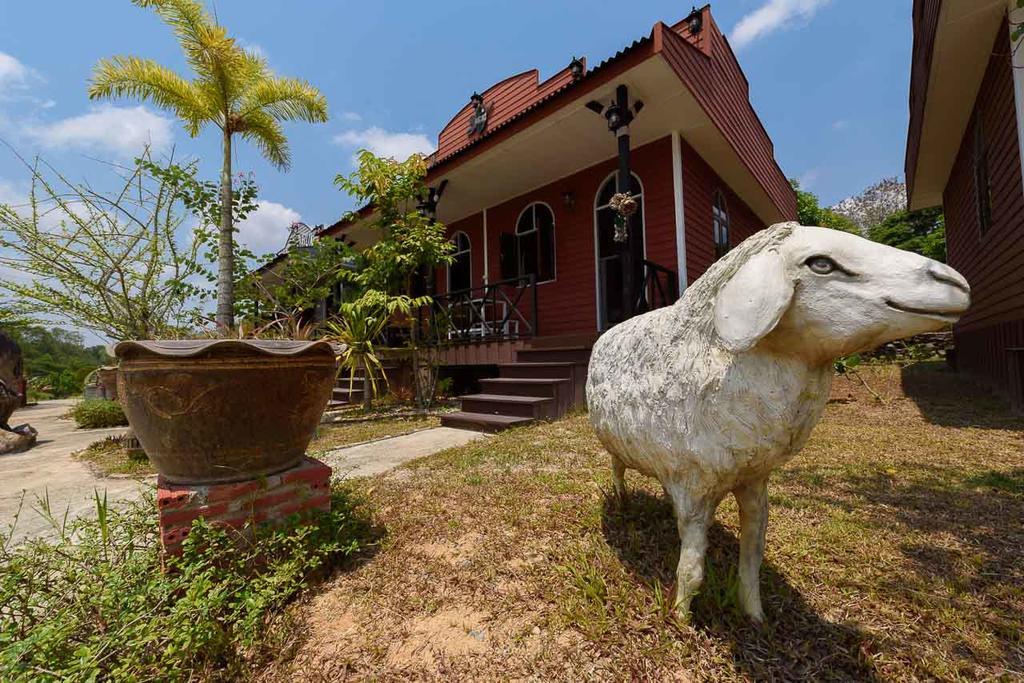 Cowboy Farm Resort Pattaya Ban Huai Yai Екстериор снимка