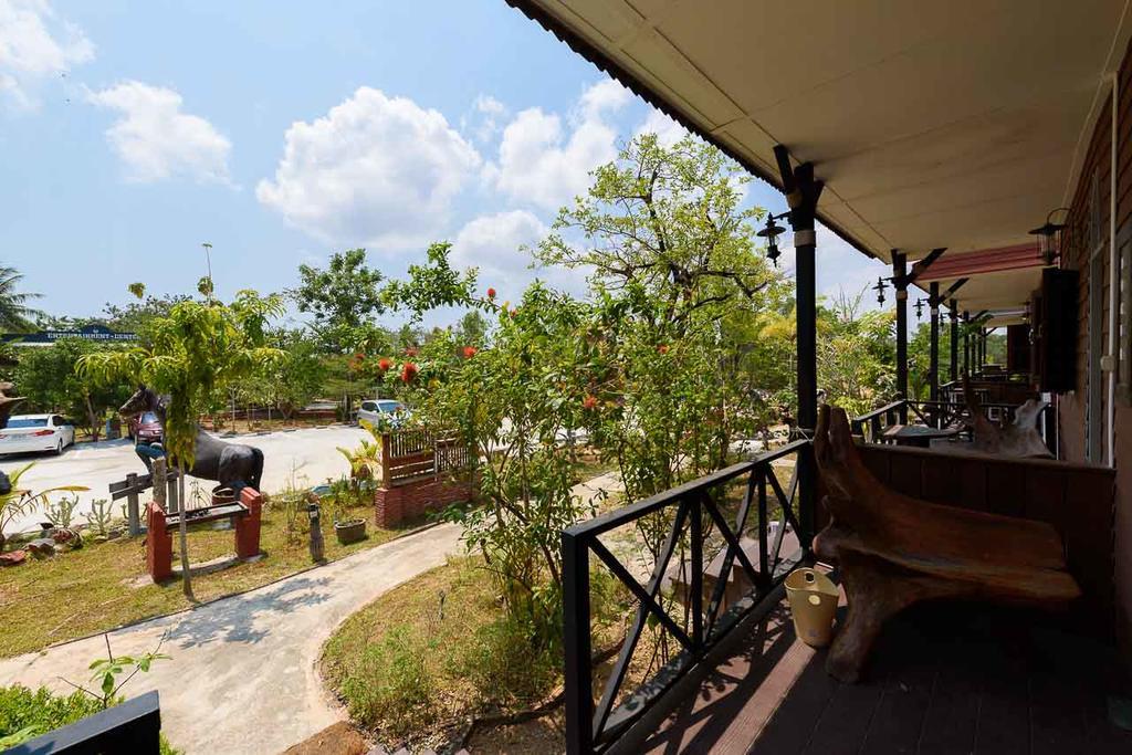 Cowboy Farm Resort Pattaya Ban Huai Yai Екстериор снимка